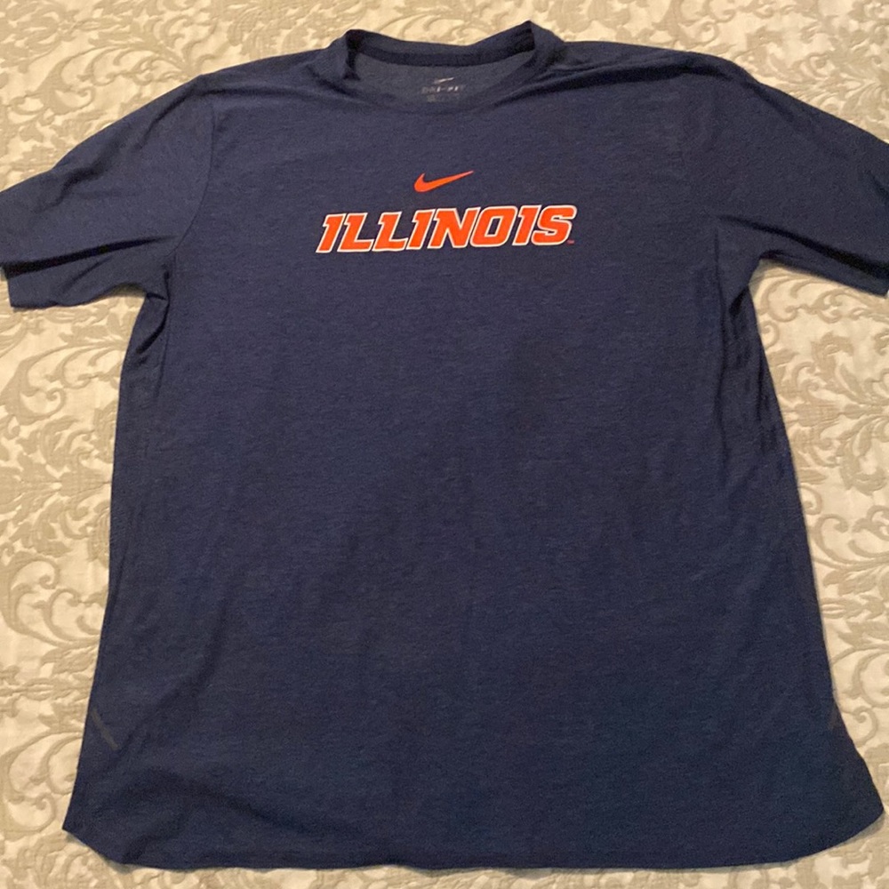 Nike Dri fit U of I T-shirt large